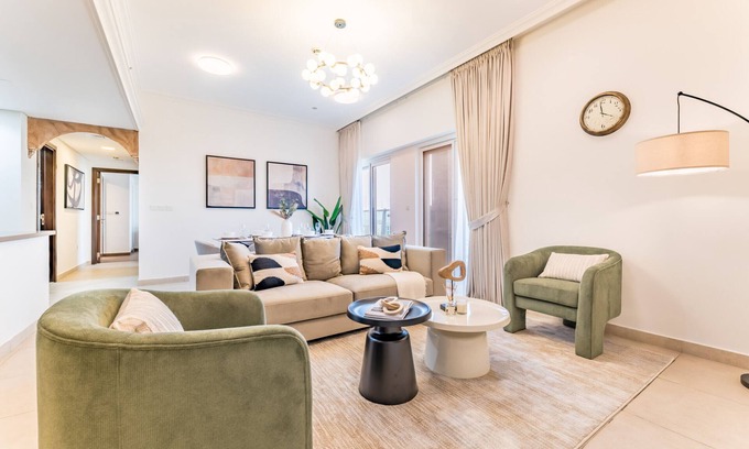 Discovery Gardens Apartamento | Walk to Metro, Minutes from Ibn Battuta Mall, Victoria Residency by Deluxe Holiday Homes