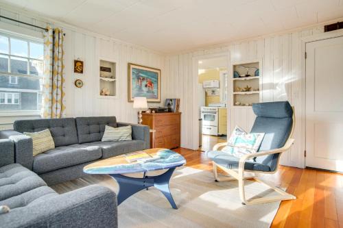 Monument Beach Casa | Walk to Monument Beach Cape Cod Cottage with Grill