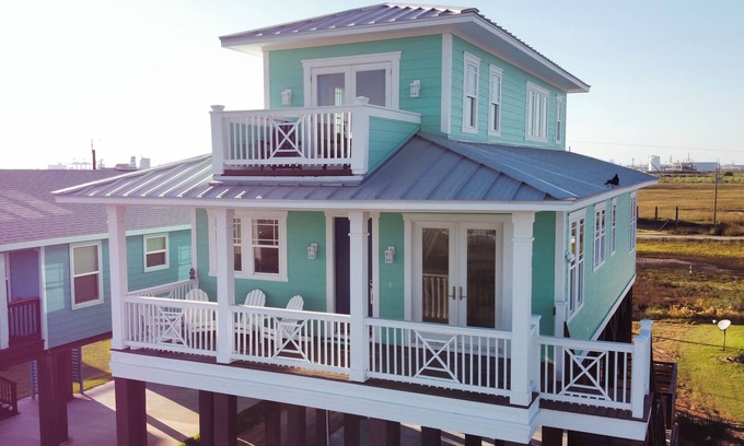 Surfside Beach Casa | Walk to Ocean: Home w/ Deck in Surfside Beach!