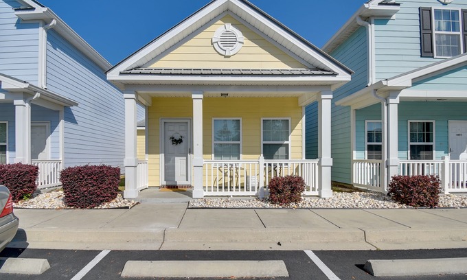 Myrtle Beach Cabaña | ¡NUEVO! 3BR Myrtle Beach Cottage - Caminar a la playa!