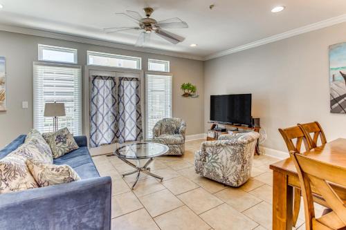 Myrtle Beach Casa | Walk to Ocean Myrtle Beach Townhome with Balcony!