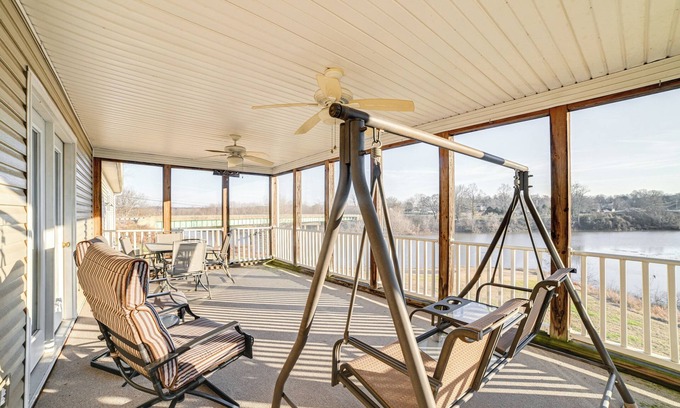 Golconda Casa | Walk to Ohio River: Golconda Home w/ Water Views!