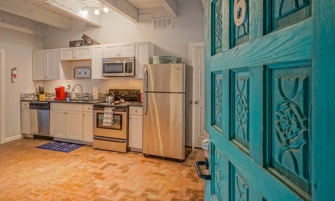 West Old Town Apartamento | La Casa in the Vines - 2BR 2BA - ¡Camina al casco antiguo!