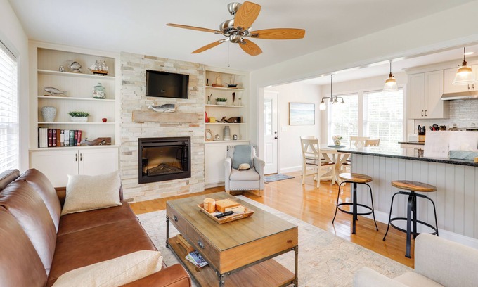 Pawcatuck Casa | Pawcatuck Riverfront Home w / Yard - Mins to Beach!