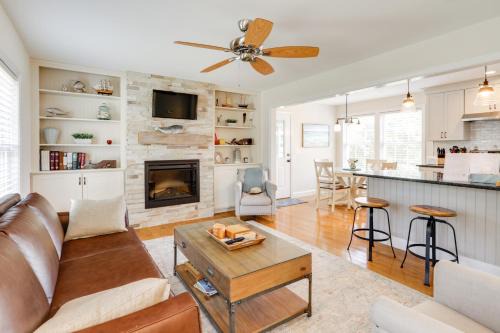 Pawcatuck Casa | Walk to Pawcatuck River Family-Friendly Home!