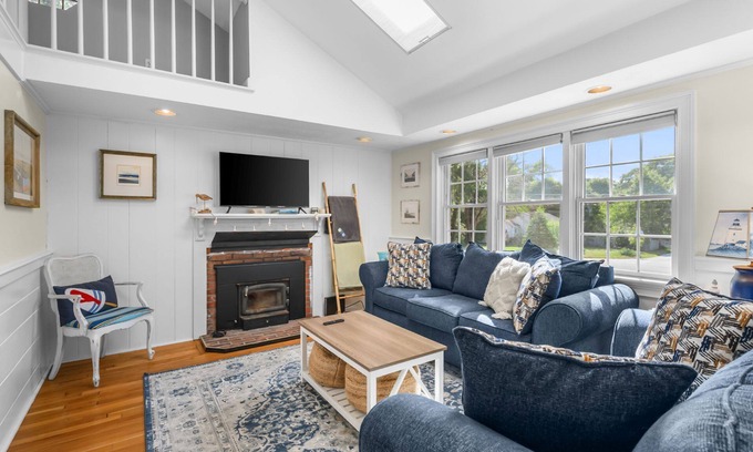 South Yarmouth Casa | Walk to Pond, AC, Wifi, Dog Friendly, Quaint Yarmouth Cottage