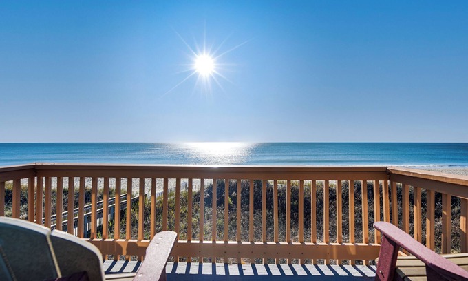 Ocean Isle Beach Condominio | Walk to Pool + Shore: Ocean Isle Beach Getaway!