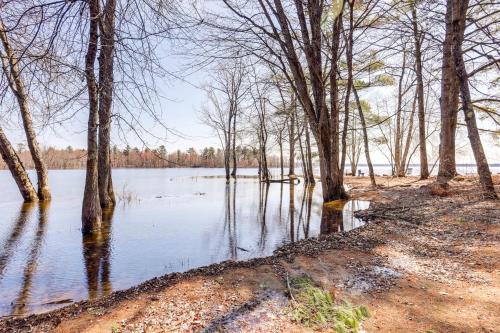 Mayfield Casa | Walk to Private Beach and Boat Launch Mayfield Home