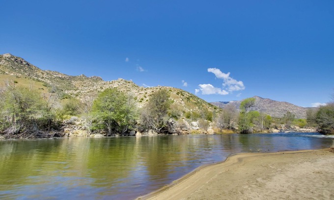 Kernville Apartamento | Walk to Riverfront Beach: Kernville Escape