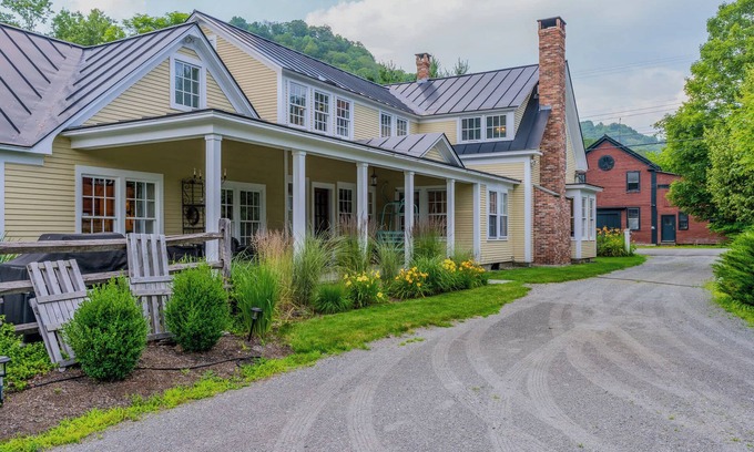South Pomfret Casa | Walk to S6! Pool Table/Fireplace | Saskadena Lodge