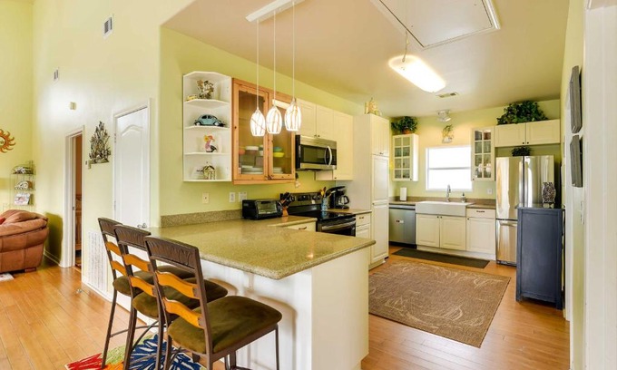 Port Bolivar Casa | Walk to Sand Home with Deck in Crystal Beach!