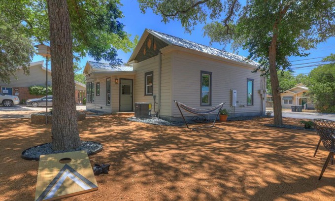 New Braunfels Casa | Walk to Schlitterbahn with Firepit