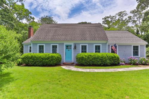 Orleans Casa | Walk to Skaket Beach Charming Cottage with Deck