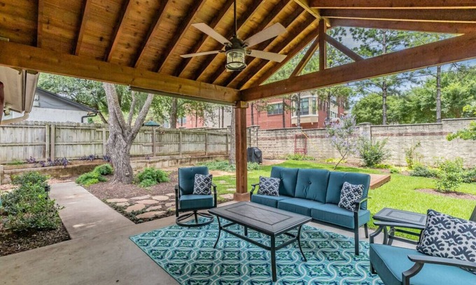 Arlington Casa | Walk to Stadium | 3BR w/ Lush Yard + Patio