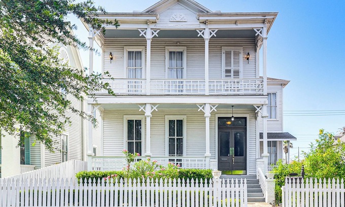 Galveston Apartamento | Walk to Strand District: Historic Galveston Home
