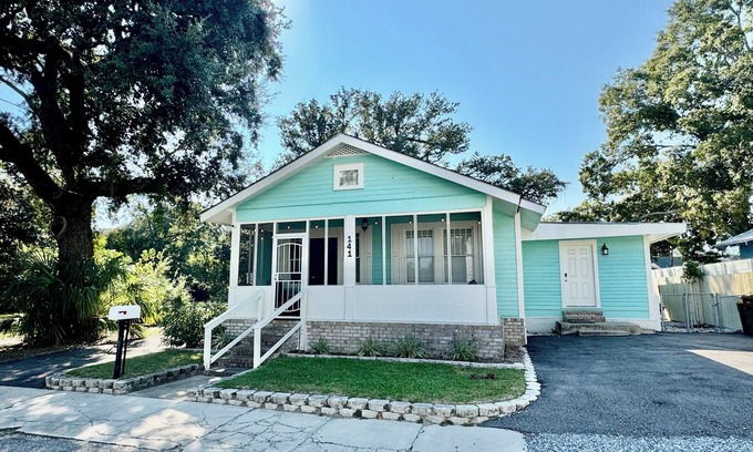 East Biloxi Casa | Walk to the BEACH and CASINOS! Full RV Hookup - 5 Min to Ocean Springs