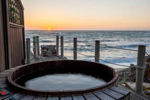 Moss Beach Casa | Walk to the Beach from this Ocean Front Home