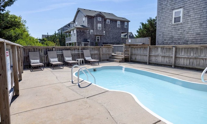 Wimble Shores Casa | Walk to the beach! Heated Private Pool and Hot Tub