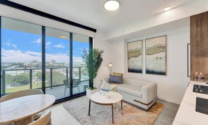 North Beach Apartamento | Walk to the Beach – Lux Condo W Rooftop Pool