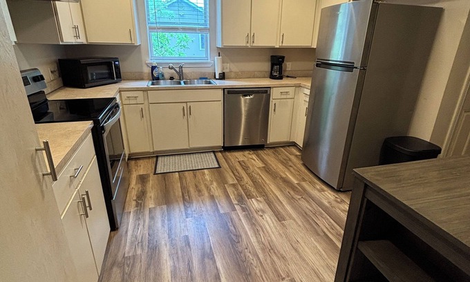 San Marcos Casa | Walk to the River - Modern Pet-Friendly Home - Minutes from Texas State