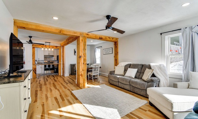 Phoenix Casa | Walk to Town: Oswego River Escape w/ Marina Views