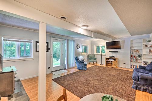 Roan Mountain Casa | Walk to Trails Creekside Roan Mountain Cabin