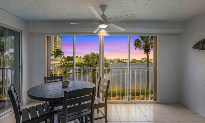 Vanderbilt Beach Condominio | Walk to Vanderbilt Beach