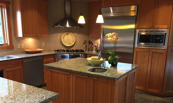 Whistler Cay Heights Casa | A pie de pueblo / ascensores, bañera de hidromasaje y sala de vapor