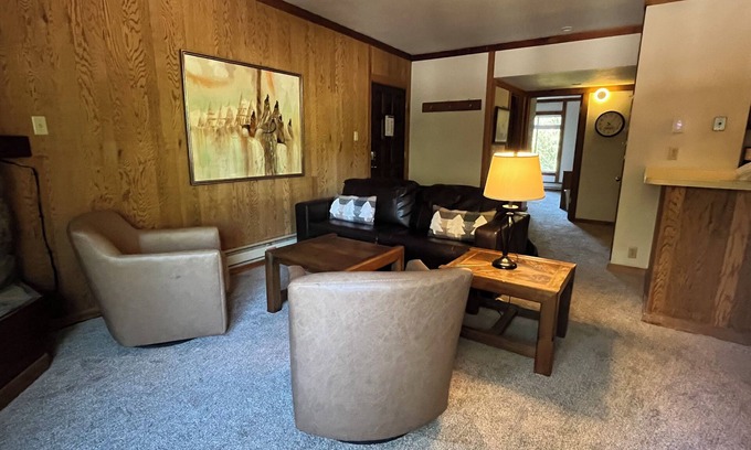 Olympic Valley Condominio | Walk to Village! Clean 2BDRM Palisades Tahoe Condo: Hikes, Dining, Wifi