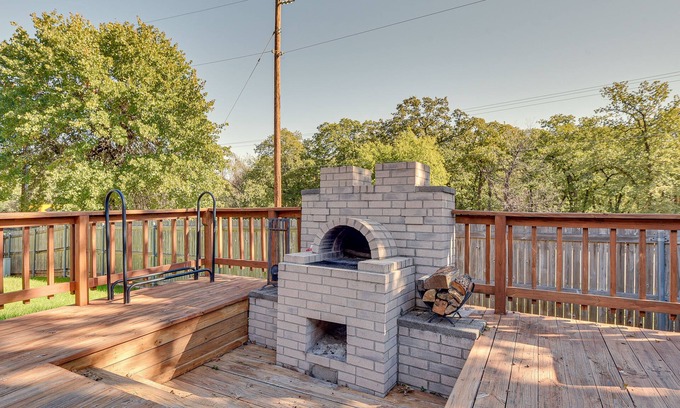 Azle Casa | Walk to Water: Cozy Eagle Mountain Lake Home