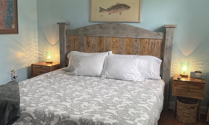 Darien Casa | Walk to waterfront dining, shops, wine bar. 2 miles from I-95. No pet fee!