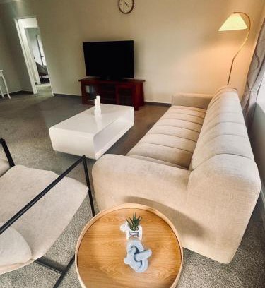 Taradale Casa | Walk to wineries - Modern retreat