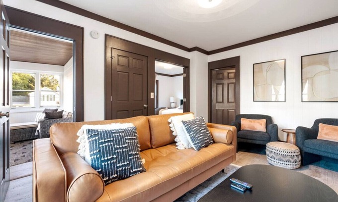 Westside Apartamento | Charming Extended Stay Haven in Safe/Vibrant Area