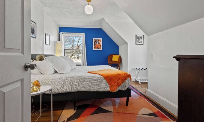 Parkside Apartamento | Walkable 2-bed in downtown Portland. Washer and dryer in apartment.