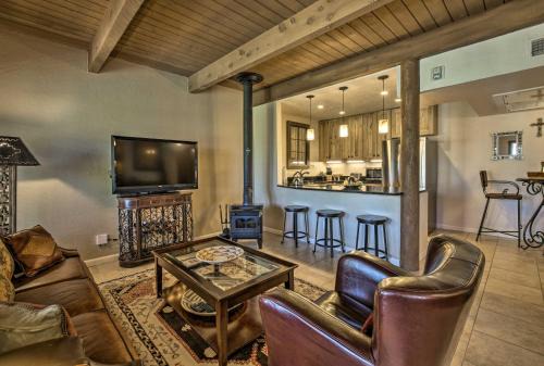 Northeast Santa Fe Apartamento | Walkable Adobe-Style Abode with Community Amenities!