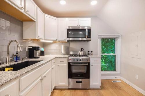 Downtown Buffalo Apartamento | Walkable Allentown Downtown Gem with King Bed
