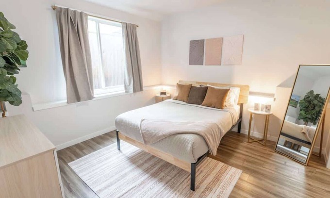 Vernon Apartamento | Walkable Apt Next to Restaurants, Bars, and Shops!