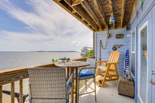Cedar Key Apartamento | Walkable Beachfront Retreat on Cedar Key!