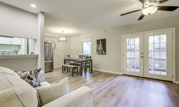 Houston Condominio | Walkable Condo in Uptown: 2 Mi to Houston Galleria