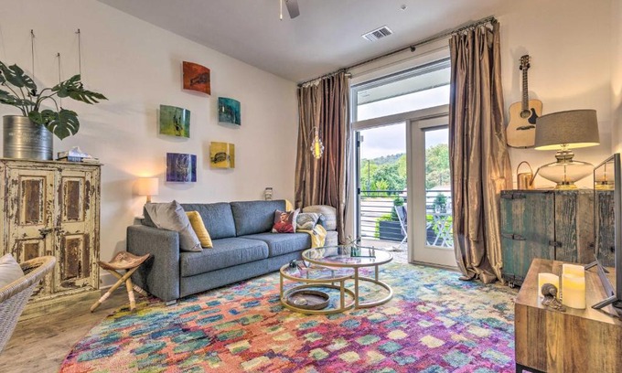 Asheville Apartamento | Walkable Downtown Asheville Condo with Balcony