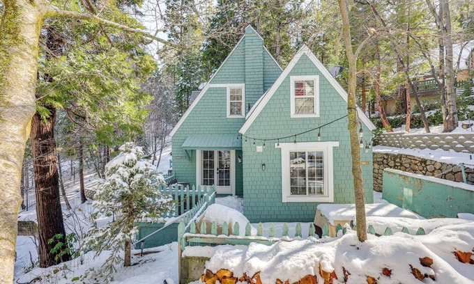 Lake Arrowhead Cabaña | Walkable 'Green Gables Cottage' in Lake Arrowhead