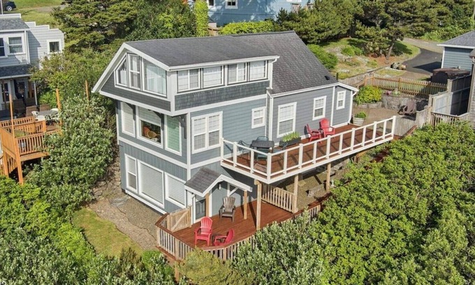 Newport Casa | Walkable to Beach, Bayfront, Breweries