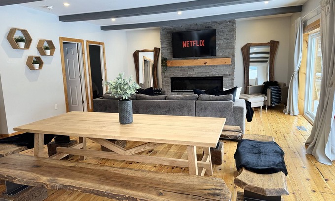 The Blue Mountains Chalet De Esquí | Walking distance to village! HOT TUB & SAUNA