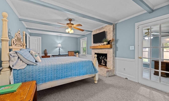 Greenville Casa | Walking Distance from the Stadium in Beautiful Greenville NC. Sleeps 8.
