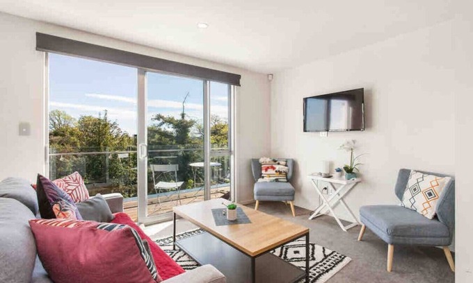 Christchurch City Centre Casa | Walking Distance CBD 2 Bdrms Secure Park