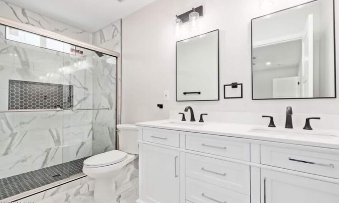Maryvale Casa | Walking distance to a family recreation park 5 minutes to shopping centers