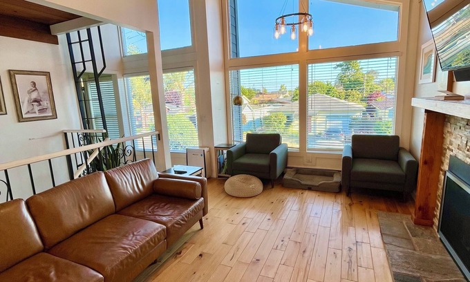 Capitola Casa | Walking Distance To Beach and Capitola Village 30 Day Rental