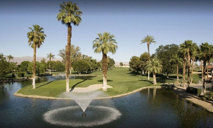 Indio Condominio | A poca distancia de Coachella! Al lado de Indian Palms Country Club