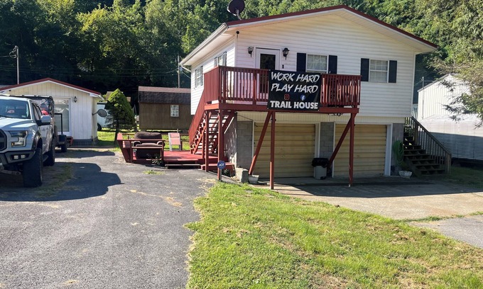 Matewan Casa | Walking distance to gas station/riding passes, and the famous Sherry Bo’s diner