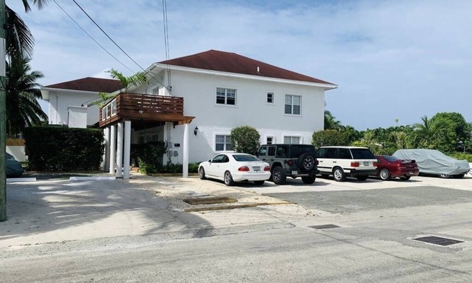 George Town Apartamento | Walking distance to Smith Cove Beach, nearby restaurants, 7 min drive Camana Bay